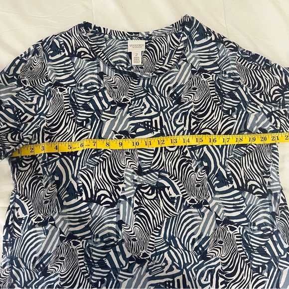 Weekends by Chico’s Zebra Print Top Size 2 (Med) Safari Zoo Animal Artsy Blue H8 - Picture 7 of 8